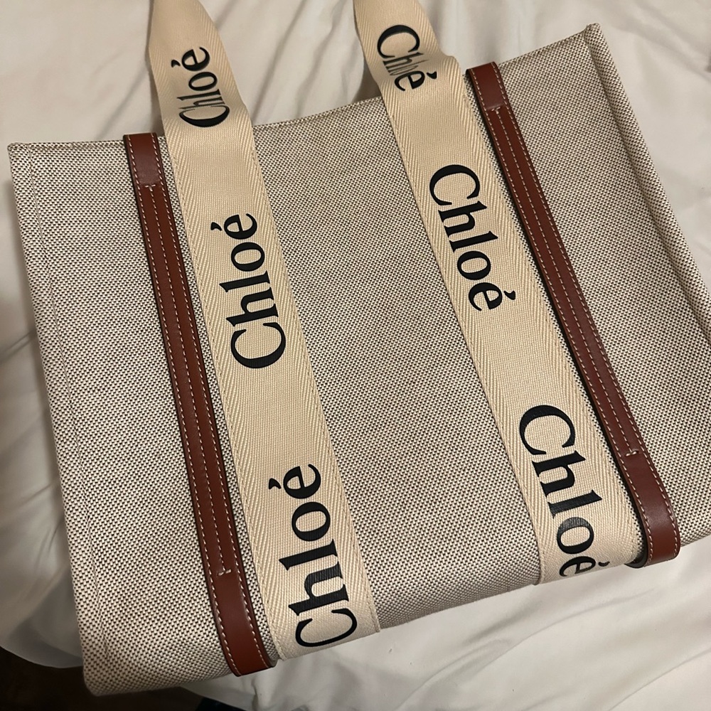 No stains in mint condition Chloe woodsy tote medium